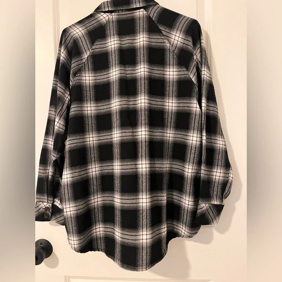 Ladies Wild Fable Black/White/Grey & Button Down Flannel - Size Medium - Picture 4 of 4